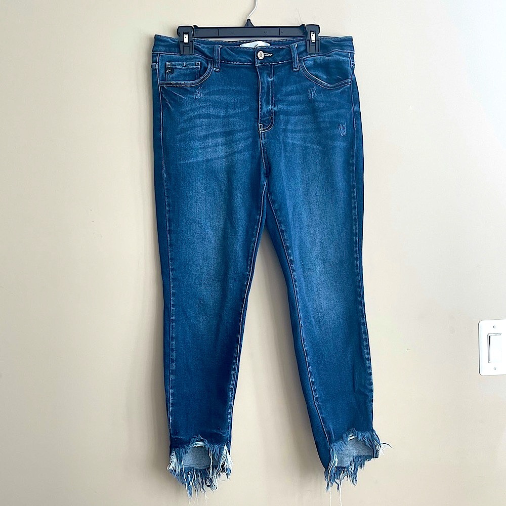 KanCan straight leg dark wash size 15/31